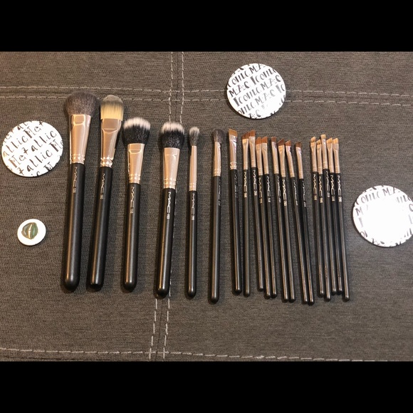 Authentic Mac Brushes - Picture 2 of 2